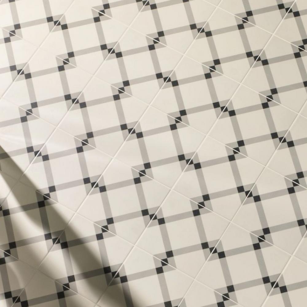 mainzu london-class-chelsea-20x20 padlolap falburkolat modern minimal design geometrikus minta fekete feher csempe nappali angolos.jpg